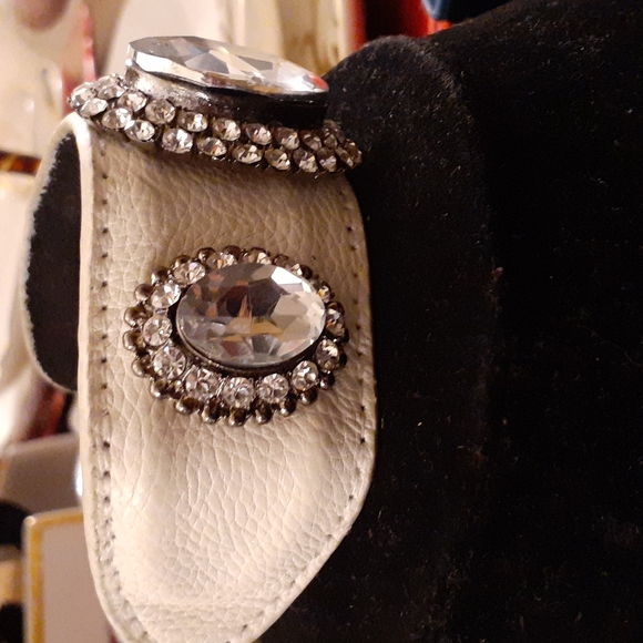WHITE LEATHER CUFF WITH THREE STATIONS STONES BENDABLE CUFF - Picture 5 of 8